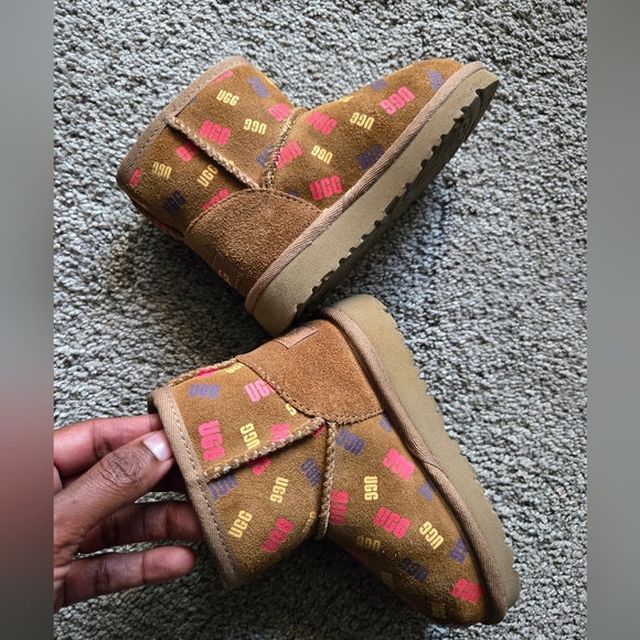 UGGJona Confetti Logo Suede Boot - Picture 4 of 8